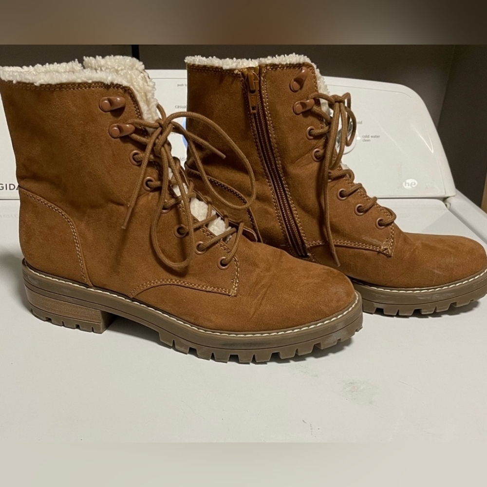 Universal Thread Brown suede boots Size 9 1/2.